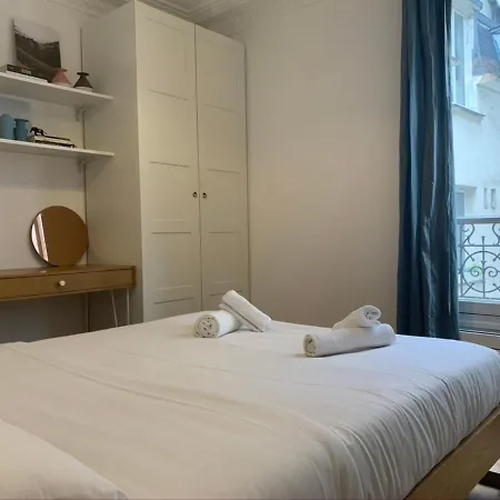 Cool And Cosy Flat At St Germain Des Pres